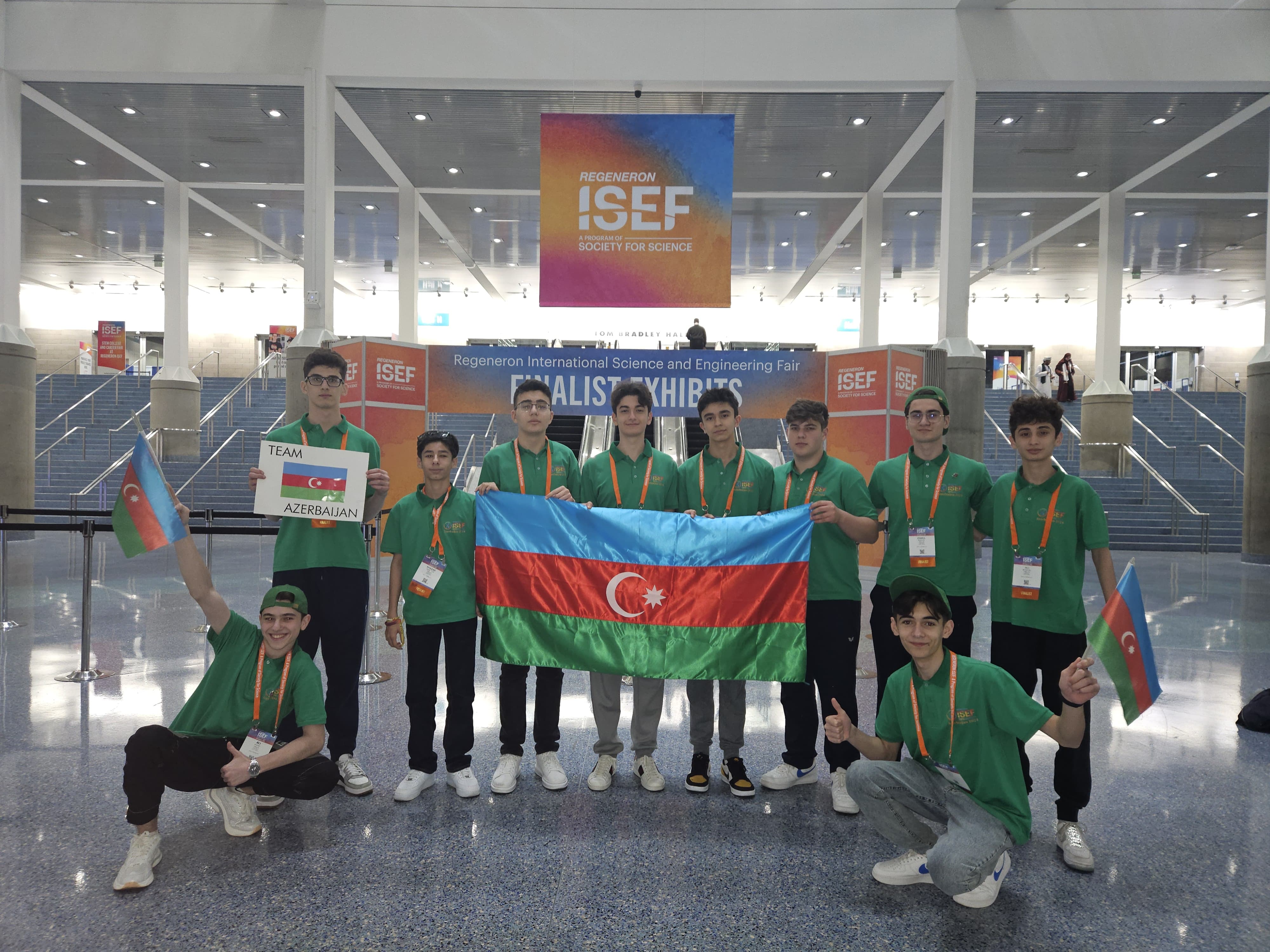 Şagirdlərimiz ilk dəfə ABŞ-də keçirilən beynəlxalq yarışda medal qazanıblar
